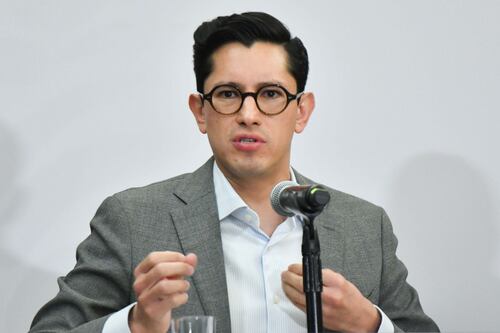 Sheinbaum ‘mueve fichas’ en la SRE antes de negociar el T-MEC: Nombra a Roberto Velasco como subsecretario