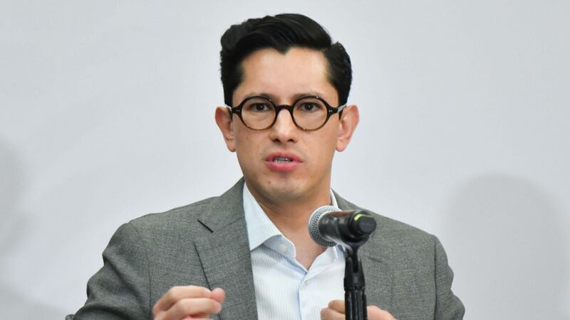 Sheinbaum ‘mueve fichas’ en la SRE antes de negociar el T-MEC: Nombra a Roberto Velasco como subsecretario