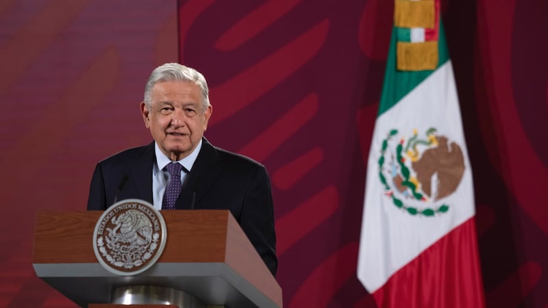 AMLO cuestiona que INE no sancione llamados a no votar en consulta de revocación