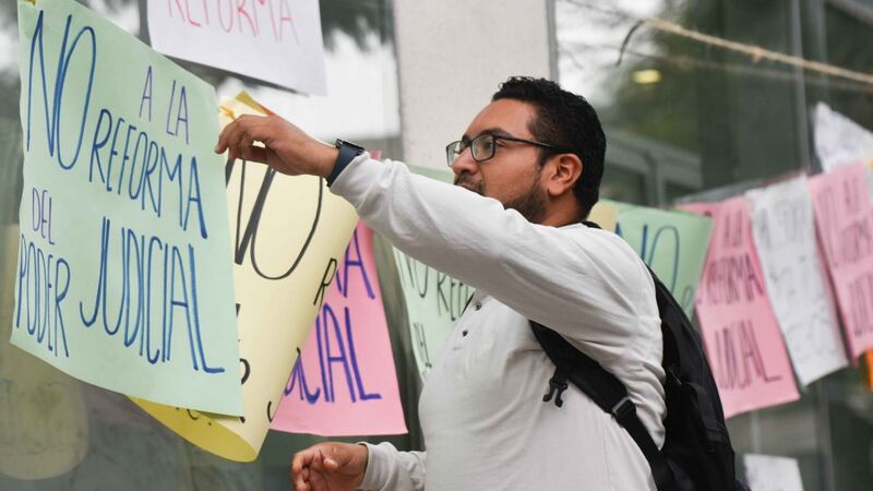 ‘Se cae la reforma judicial de AMLO’: ¿Qué pasa si los 43 senadores de oposición votan en contra?