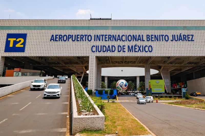 Explosión por acumulación de gas en instalaciones de la Marina dentro del AICM; hay elementos heridos