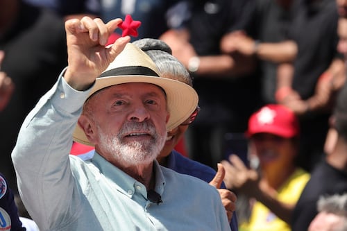 ‘Oxígeno’ para Lula: Aumenta ventaja sobre Bolsonaro a días de la elección presidencial en Brasil