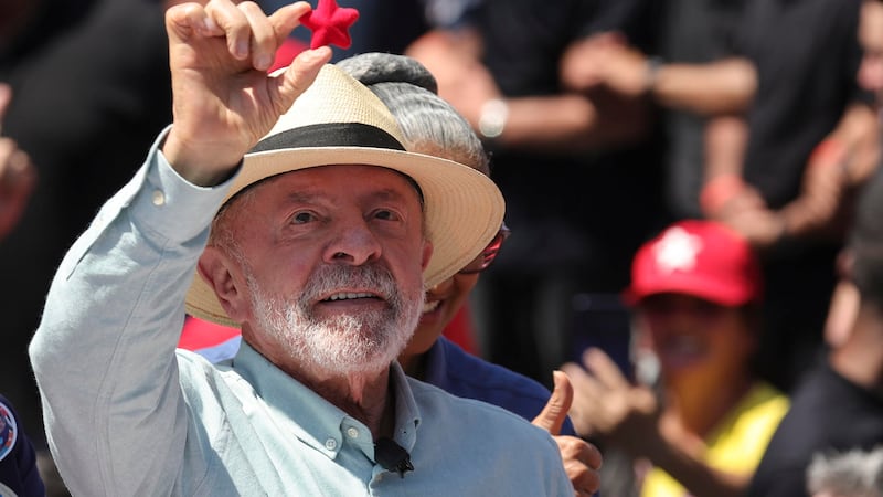 ‘Oxígeno’ para Lula: Aumenta ventaja sobre Bolsonaro a días de la elección presidencial en Brasil