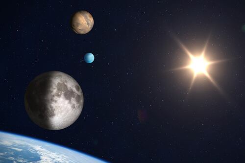 Prepara los binoculares: ¿Cuándo y dónde ver la conjunción de Venus, Marte y la Luna?