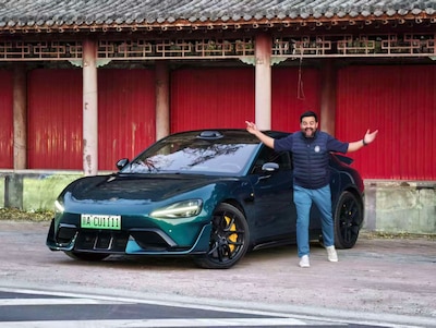 Xiaomi SU7 Ultra en verde esmeralda, el sedán eléctrico de 1,548 hp probado en Beijing