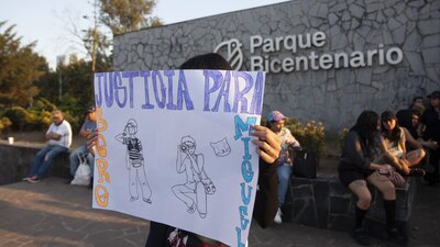 Decenas de personas se manifiestan frente a la entrada principal del Parque Bicentenario para exigir justicia e investigación adecuada tras el colapso de una grúa en el Festival AXE ceremonia en el cual dejo un saldo de dos personas muertas Berenice y Miguel, ambos fotógrafos de conciertos. (Foto: ANDREA MURCIA /CUARTOSCURO)