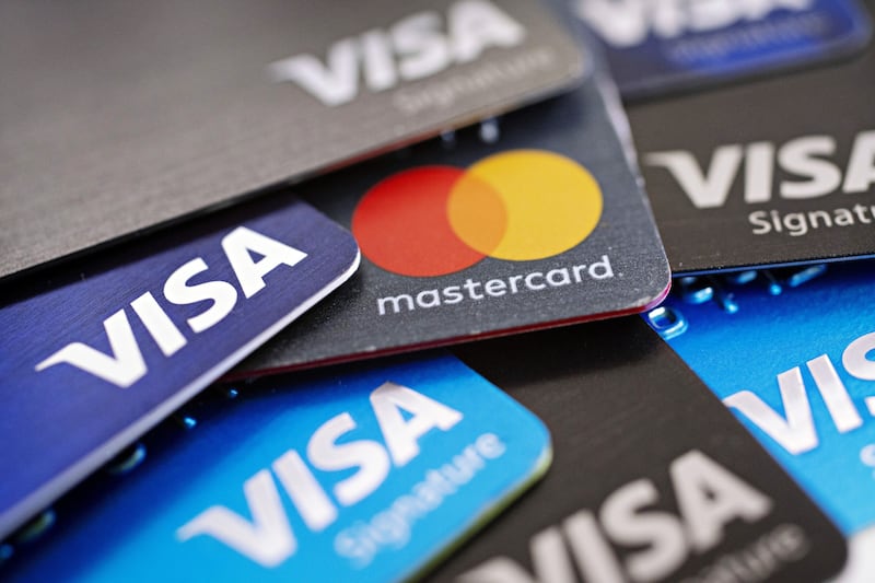 CEO de Visa despide a 2 mil 600 empleados por ‘culpa’ de la IA: ‘Aceleró la manera en que se trabaja’