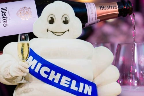 El ‘rival’ del champán: Este es el vino espumoso oficial de la ceremonia de la Guía Michelin México 2026