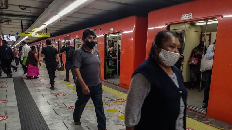 Metro CDMX: Línea 7 detiene servicio luego de que una menor cayera a las vías