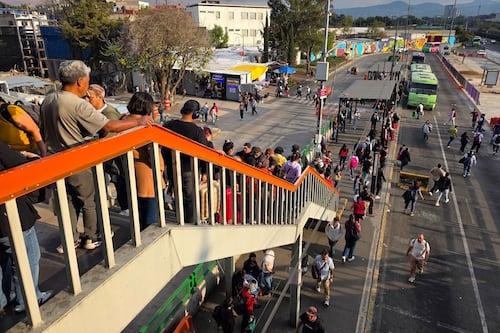 Cierran Metro Universidad y Copilco en plena hora pico: Implementan RTP de apoyo en Línea 3