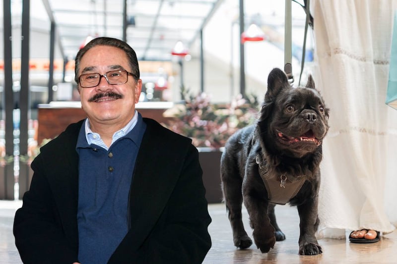 Pedro Sola se queja de lugares pet friendly: ‘Me parece una aberración soportar al perro’