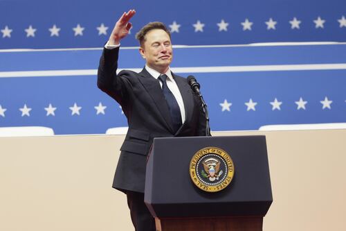 ¿Elon Musk hizo un saludo nazi en evento de Donald Trump? Este es el origen de la señal