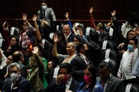 ¿Por qué la reforma electoral de AMLO ‘pasaría a traer’ al PT y Partido Verde, aliados de la 4T?