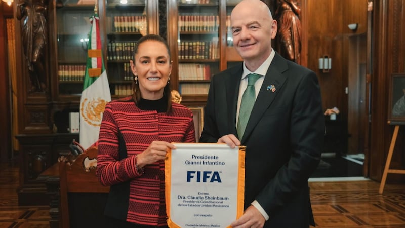Sheinbaum avisa al Congreso de su viaje a EU para ir a la final del Mundial 2026; regresa el lunes