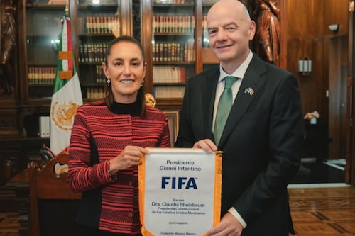 Sheinbaum avisa al Congreso de su viaje a EU para ir a la final del Mundial 2026; regresa el lunes