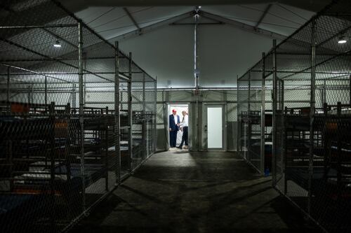 (FOTOS) Así luce ‘Alligator Alcatraz’, el centro de detención para migrantes que Trump presume