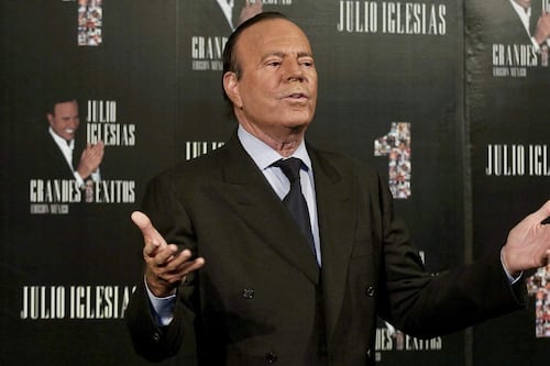 Julio Iglesias niega acusaciones de abuso: ‘Son absolutamente falsas; nunca había sentido tanta maldad’