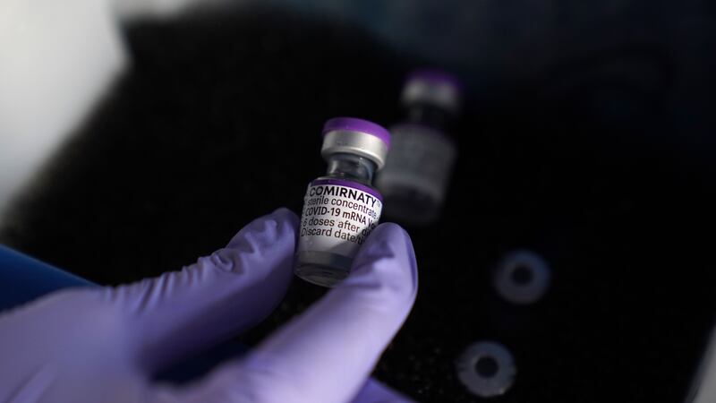 Cuarta dosis de Pfizer aumenta protección contra COVID: estudio