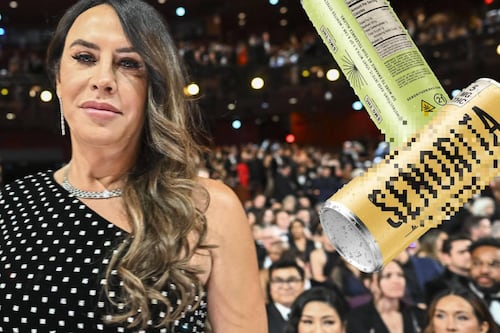 ‘Diablos, señorita’: Karla Sofía Gascón se ‘droga’ por error con refresco que le regalaron en los Oscar
