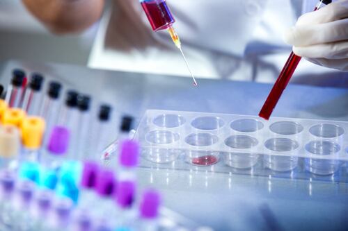 ¿Por qué ya hay varias vacunas contra COVID-19 y para el VIH no?