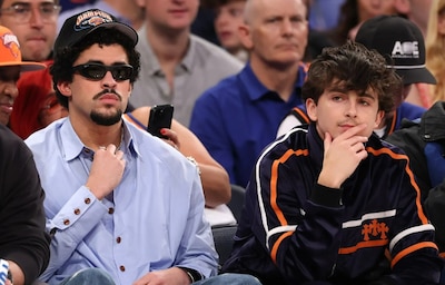 Bad Bunny y Timothée Chalamet estuvieron juntos en un juego de los Knicks en la NBA. (Foto: Bloomberg)