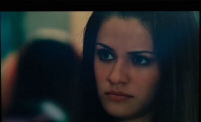 Alejandra Lazcano aparece en la película 2 de 'Venom' porque Eddie Brock ve la telenovela 'Acorralada' en una televisión. (Foto: Marvel)