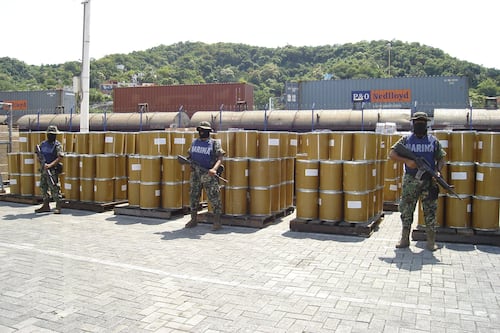 FGR deja al narco sin producción: Decomisan sustancias para elaborar fentanilo en Manzanillo
