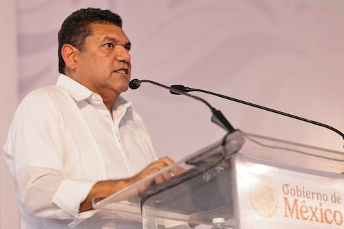 Javier May, gobernador de Tabasco, se ausenta por ‘molestia abdominal’