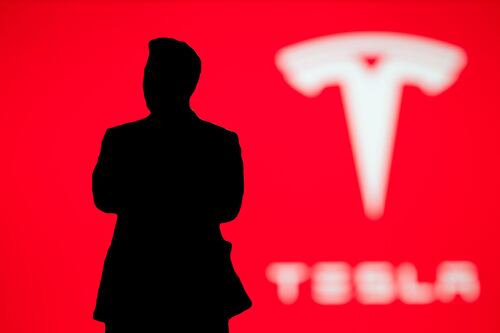 Tesla, en ‘aprietos’ con la justicia: Investigan a auto ‘totalmente autónomo’ que mató a peatón