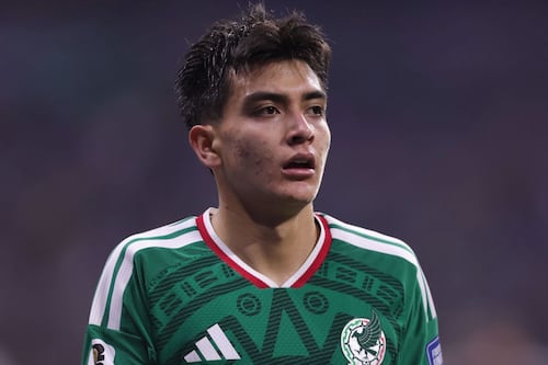 Barcelona y Real Madrid le ‘echan el ojo’ a Gil Mora, reportan desde España