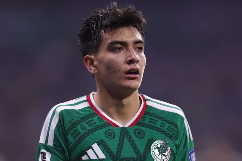 Barcelona y Real Madrid le ‘echan el ojo’ a Gil Mora, reportan desde España