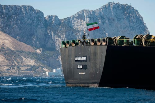 Estados Unidos amenaza con sanciones a cualquiera que apoye a barco petrolero iraní