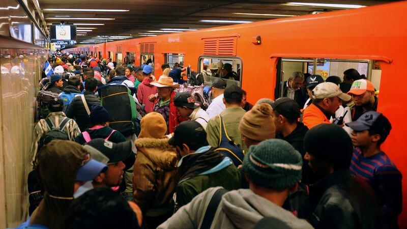 Metro CDMX va ‘lentísimo’: ¿Qué líneas registran retrasos de hasta 20 minutos este jueves?