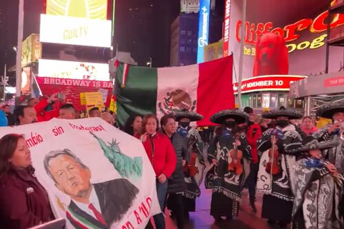 En Times Square ya suena el mariachi para recibir a AMLO