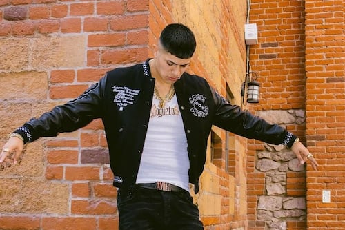 ‘Martillazo’ en el bolsillo: ¿Cuánto cuesta el outfit del Bogueto en su nueva canción?