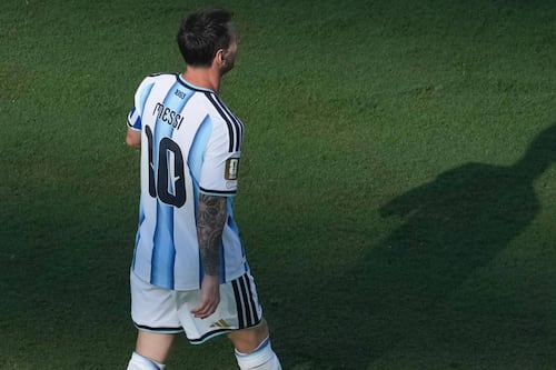 (FOTOS) Cabizbajo y llorando: Así se despidió Messi del Mundial 2026 tras caer ante España