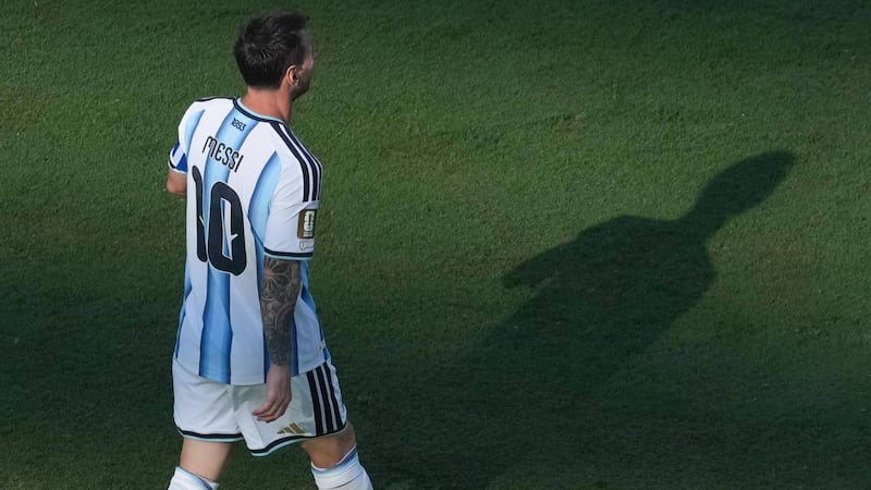 (FOTOS) Cabizbajo y llorando: Así se despidió Messi del Mundial 2026 tras caer ante España
