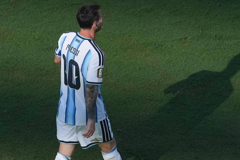 (FOTOS) Cabizbajo y llorando: Así se despidió Messi del Mundial 2026 tras caer ante España
