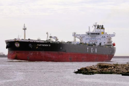 Pemex envía su petróleo a... Dinamarca: 700 mil barriles mexicanos que iban a Cuba ahora van a Europa