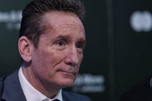 Venta de Banamex: Alto funcionario de Gobierno de AMLO pidió a Becker ‘bajarse’ de puja