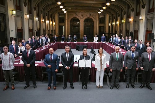 Sheinbaum renueva pacto para mantener precio ‘tope’ de la gasolina: Así queda el litro de Magna