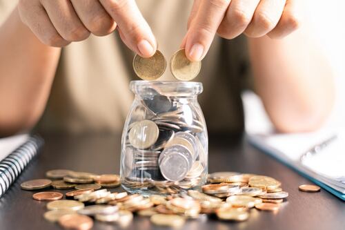 Mexicanos ahorran poco y mal: ¿Por qué tu dinero pierde valor en cuentas bancarias y cómo corregirlo?