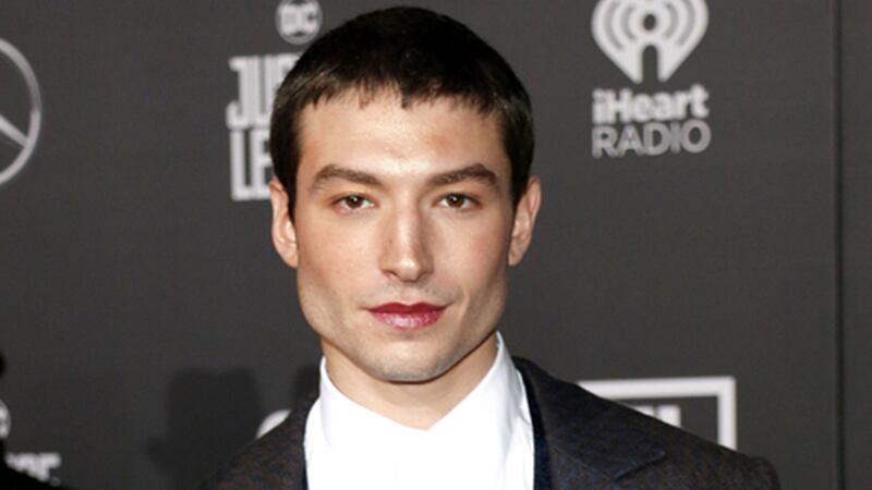 Ezra Miller se disculpa por su comportamiento: ‘Estoy sufriendo problemas de salud mental’