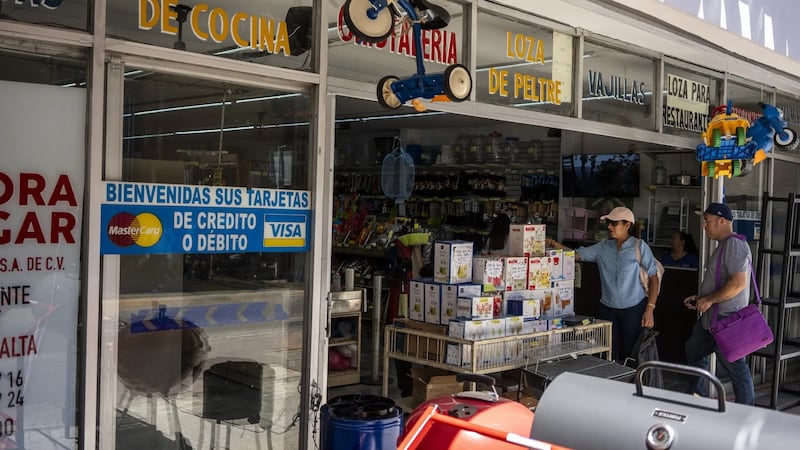 ¿Y las ganancias? Extorsión y asaltos encarecen la operación de pequeños comercios en México