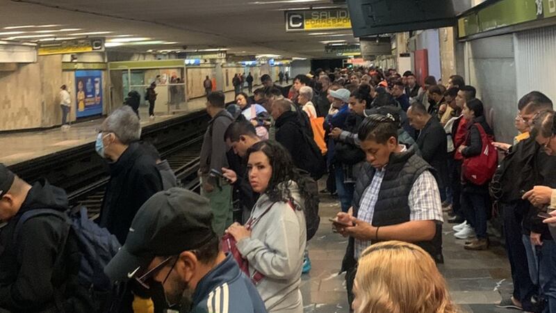 Metro de CDMX va ‘más lento que una tortuga’: ¿Qué Líneas reportan retrasos de hasta 10 minutos?