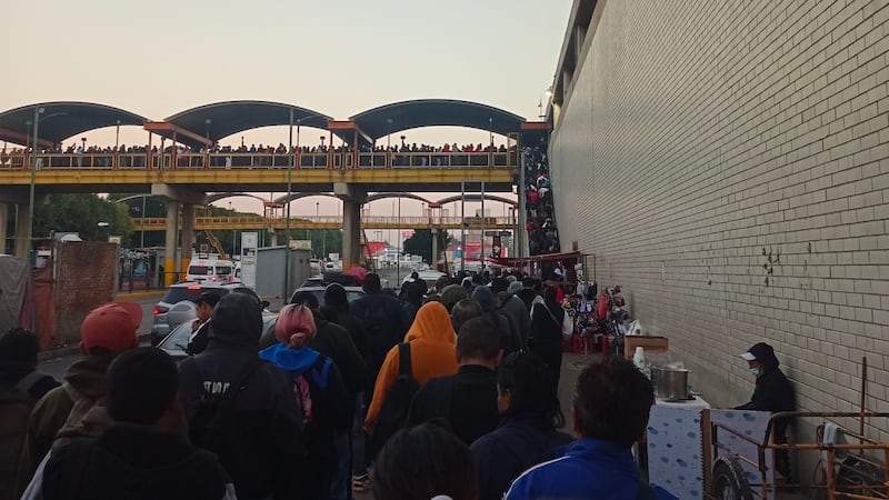 Metro de CDMX ‘lento y a reventar’: Reportan retrasos de 10 a 20 minutos en estas 5 líneas