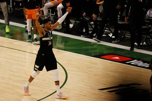 Con un monumental Giannis, los Bucks son campeones de la NBA tras 50 años