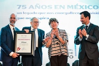 Reconoce Gobernadora Delfina Gómez a Pfizer por 75 años en México; destaca planta de Toluca