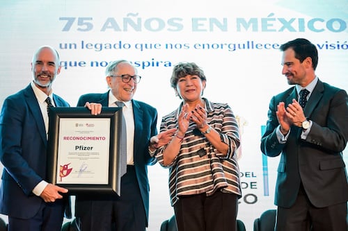 Reconoce Gobernadora Delfina Gómez a Pfizer por 75 años en México; destaca planta de Toluca