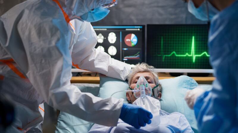 OMS avala costoso tratamiento de anticuerpos de Regeneron contra COVID grave